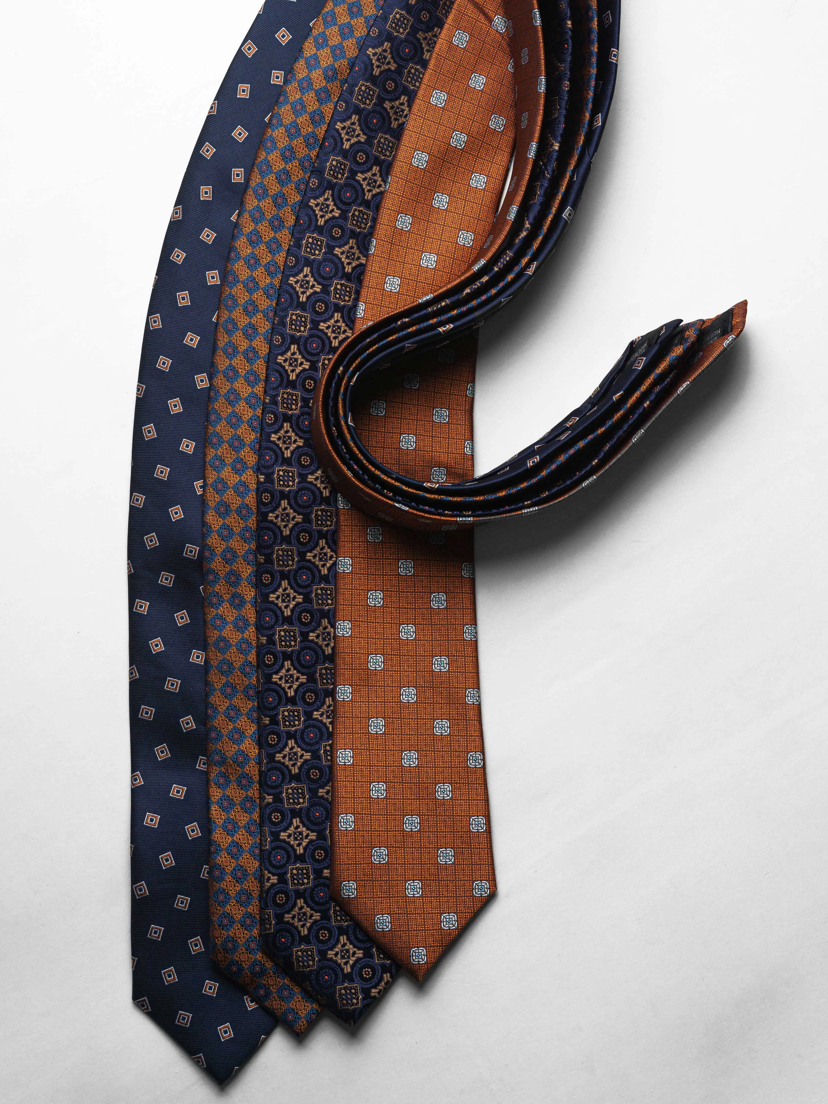 Diamond Medallion Tie - Navy Blue